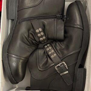 Global Win Black Ankle Boots with Silver Accents